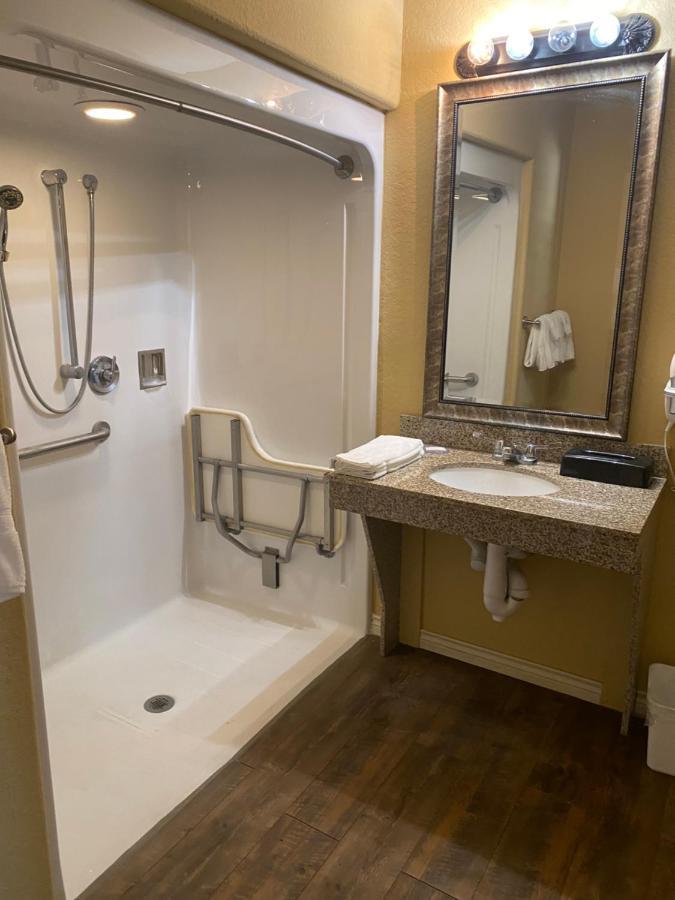 Southern Inns And Suites Now Offering Rv Spaces For Rent Yorktown المظهر الخارجي الصورة